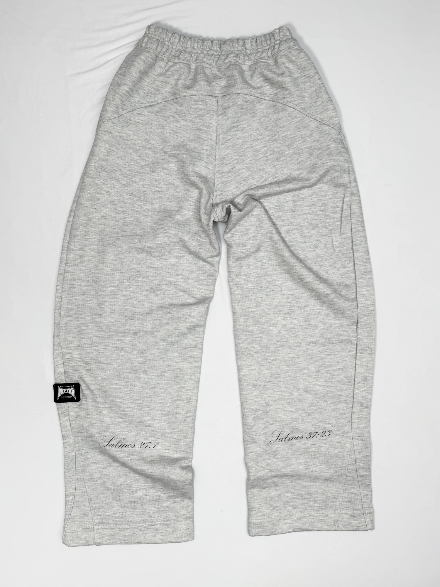 Jogger gris, prenda vista posterior