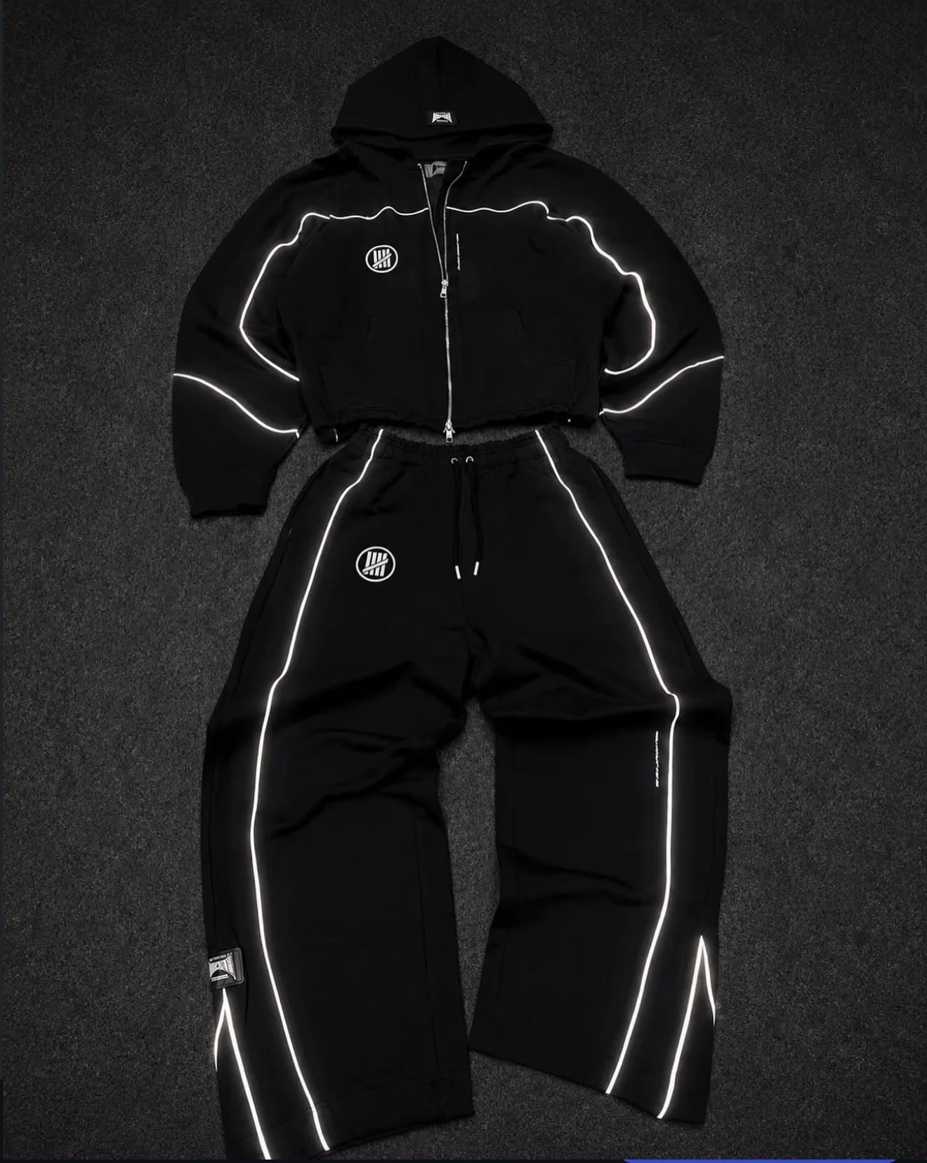 Conjunto reflectivo, chaqueta y pantalón extendidos