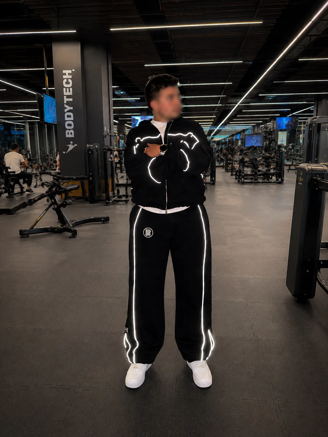 Conjunto reflectivo en modelo en gimnasio